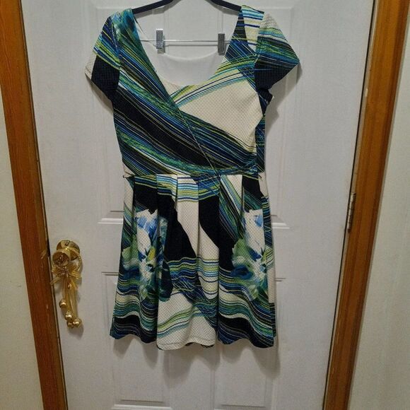 DB Established 1962 Abstract design Dress - Picture 2 of 7